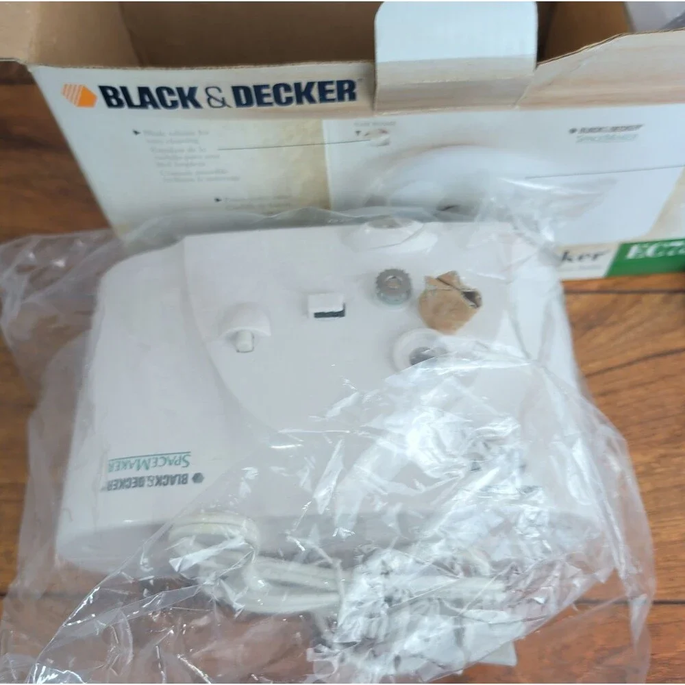 Black & Decker SpaceMaker Under Cabinet Auto Can Opener EC75 White Open Box NEW!